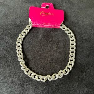 Women’s Candies Necklace NWT silver textured look.